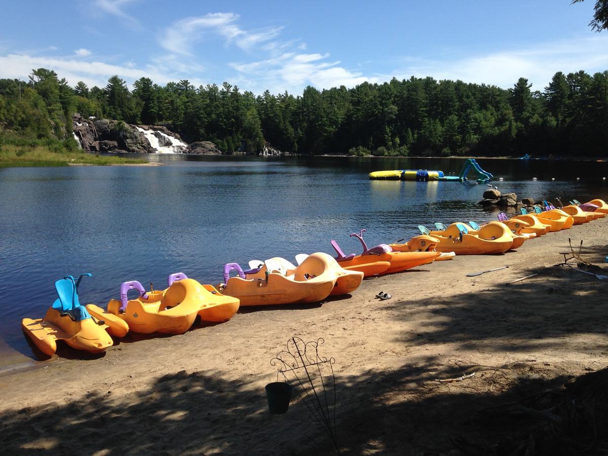 High Falls Bay Cottages, Camping & Waterpark Bracebridge Eksteriør bilde