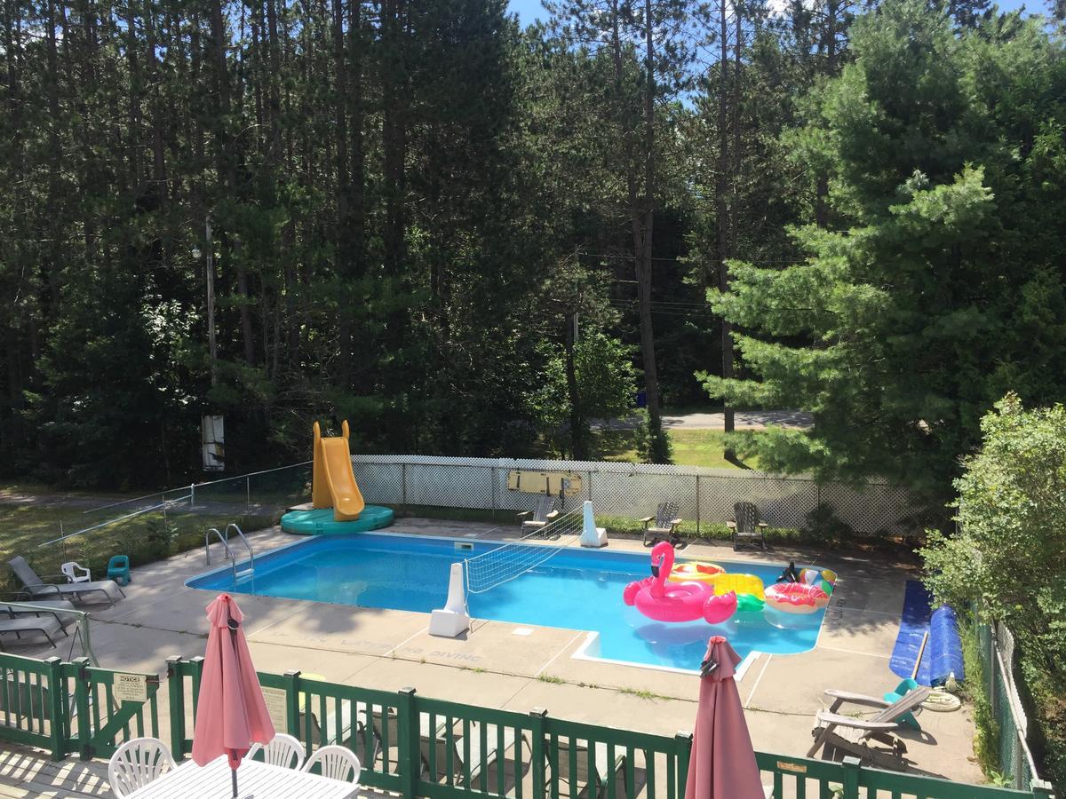High Falls Bay Cottages, Camping & Waterpark Bracebridge Eksteriør bilde